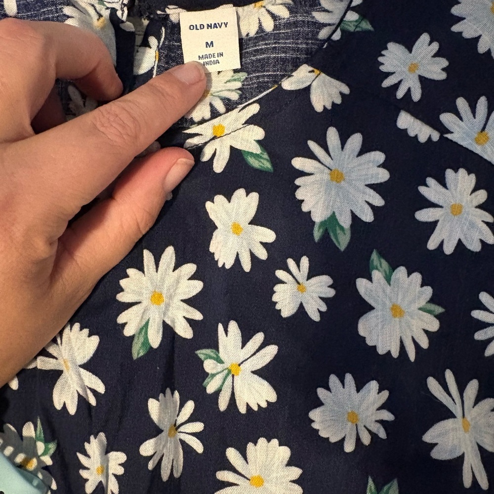 Floral Sleeveless Top - navy and White - Picture 3 of 5